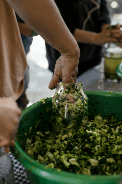 Chucrut de col de napa y flor de cempasúchil